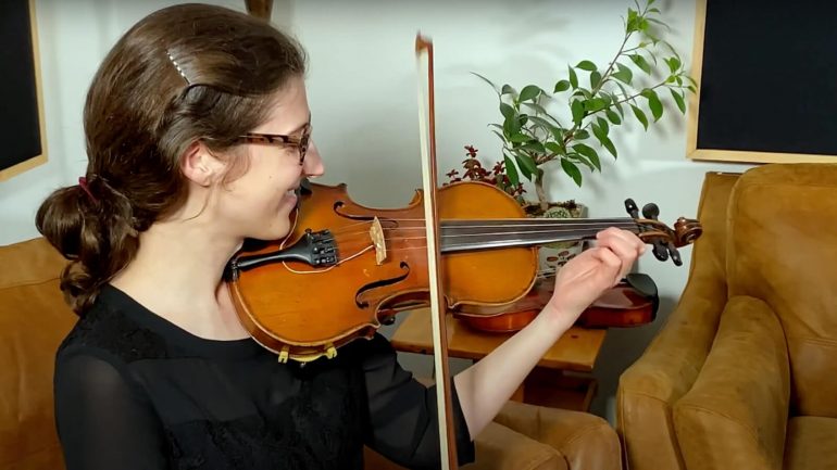 Janelle Boudreau au violon, Coeur d'artiste